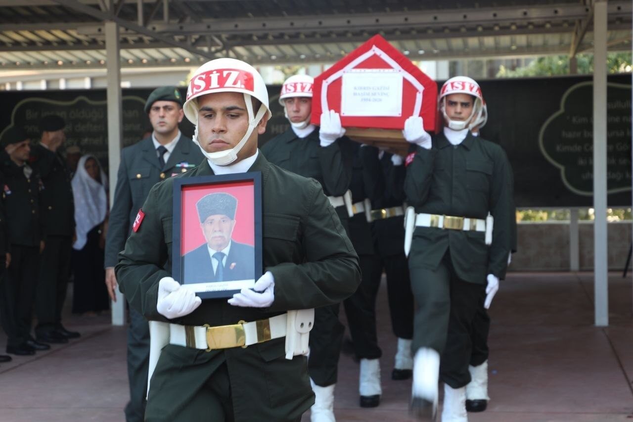 Kıbrıs Gazisi, resmi törenle son yolculuğuna uğurlandı 23 Bülten Medya -