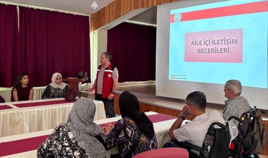 Kırklareli’nde ailelere yönelik Aile Yaşam Becerileri semineri düzenlendi Kırklareli Sosyal Hizmet Merkezi Müdürlüğü ile Aile Sosyal Hizmetler İl