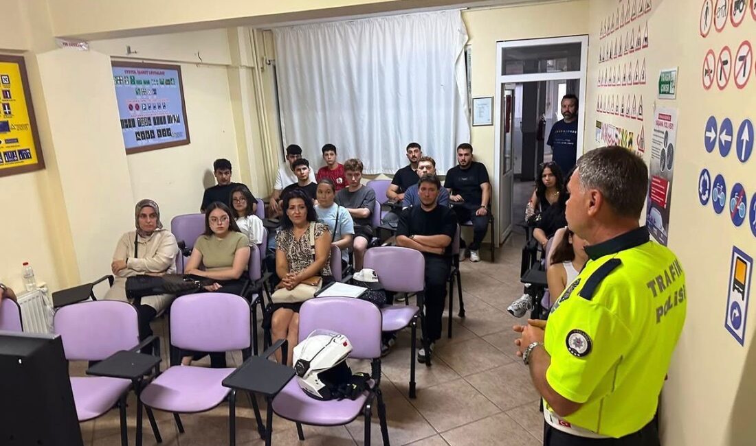 Kırklareli’nde sürücü adaylarına trafik güvenliği eğitimi verildi Kırklareli İl Emniyet Müdürlüğü Trafik Denetleme Şube Müdürlüğü personelince sürücü