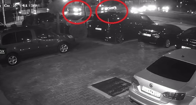 Kırmızı ışıkta geçen otomobil sürücüsü kaza yaptı… O anlar kamerada Bursa’da ara yoldan ana artere çıkmak isteyen sürücüye, kırmızı ışıkta