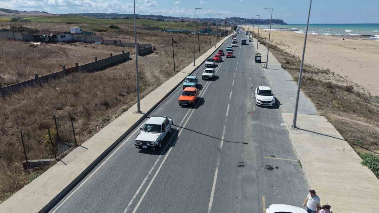 Klasik otomobil tutkunları Arnavutköy’de buluştu 26 Bülten Medya -