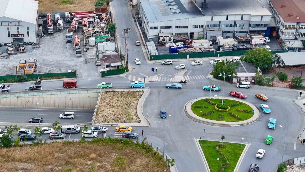 Klasik otomobil tutkunları Arnavutköy’de buluştu 27 Bülten Medya -