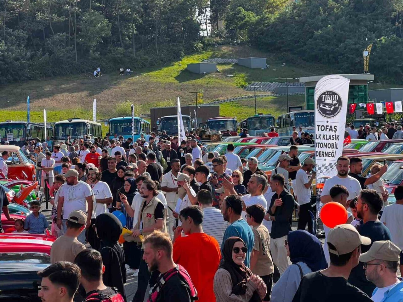 Klasik otomobil tutkunları Arnavutköy’de buluştu 22 Bülten Medya -
