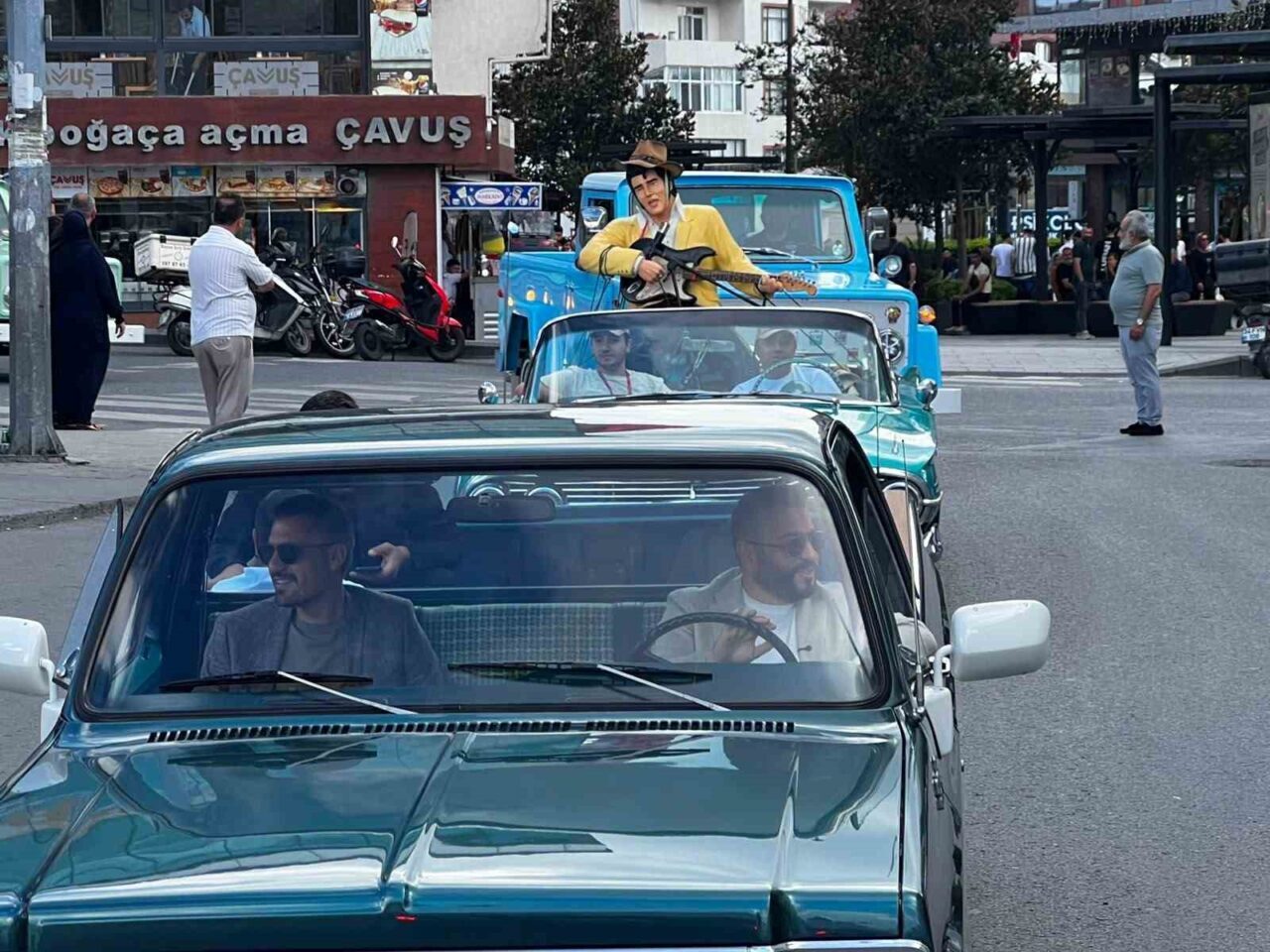Klasik otomobil tutkunları Arnavutköy’de buluştu 23 Bülten Medya -