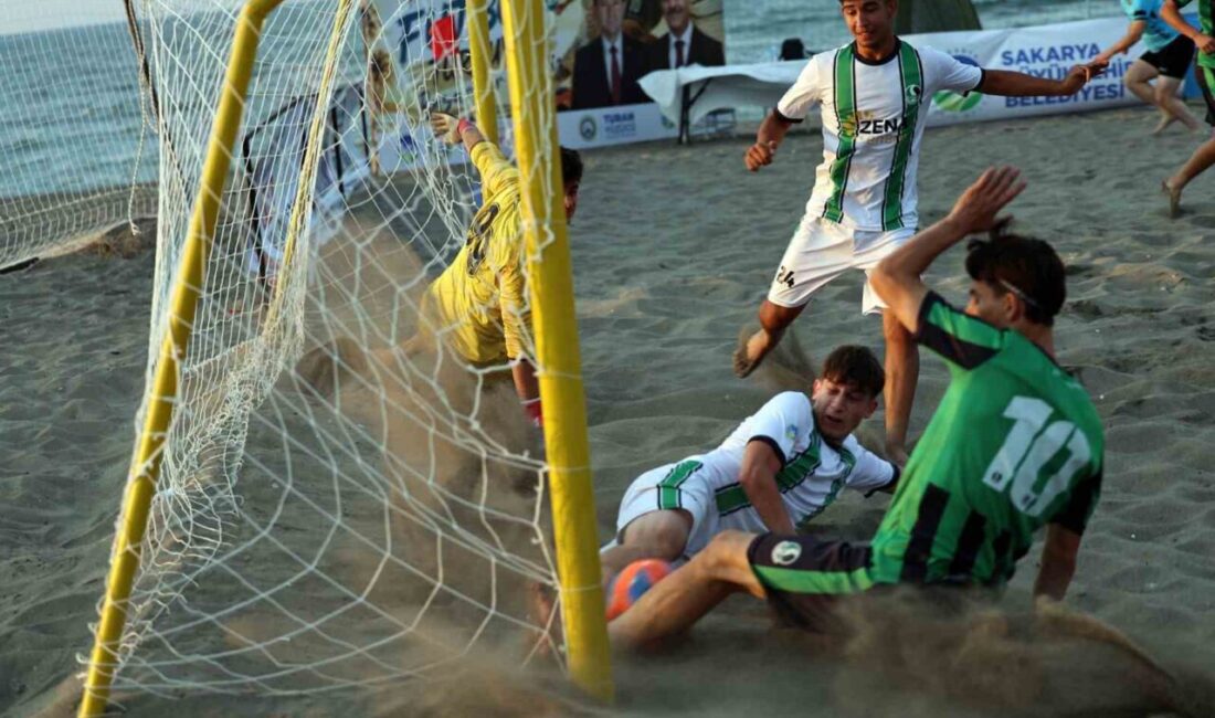 Kocaali sahilinde plaj futbolu heyecanı Kocaali Sahili’nde düzenlenen 16 takımın ter dökeceği Plaj Futbolu Şampiyonası