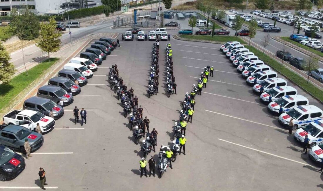 Kocaeli İl Emniyet Müdürlüğü filosuna 74 yeni araç katıldı Kocaeli İl Emniyet Müdürlüğünün hizmetlerinde kullanılmak üzere sağlanan 74 yeni