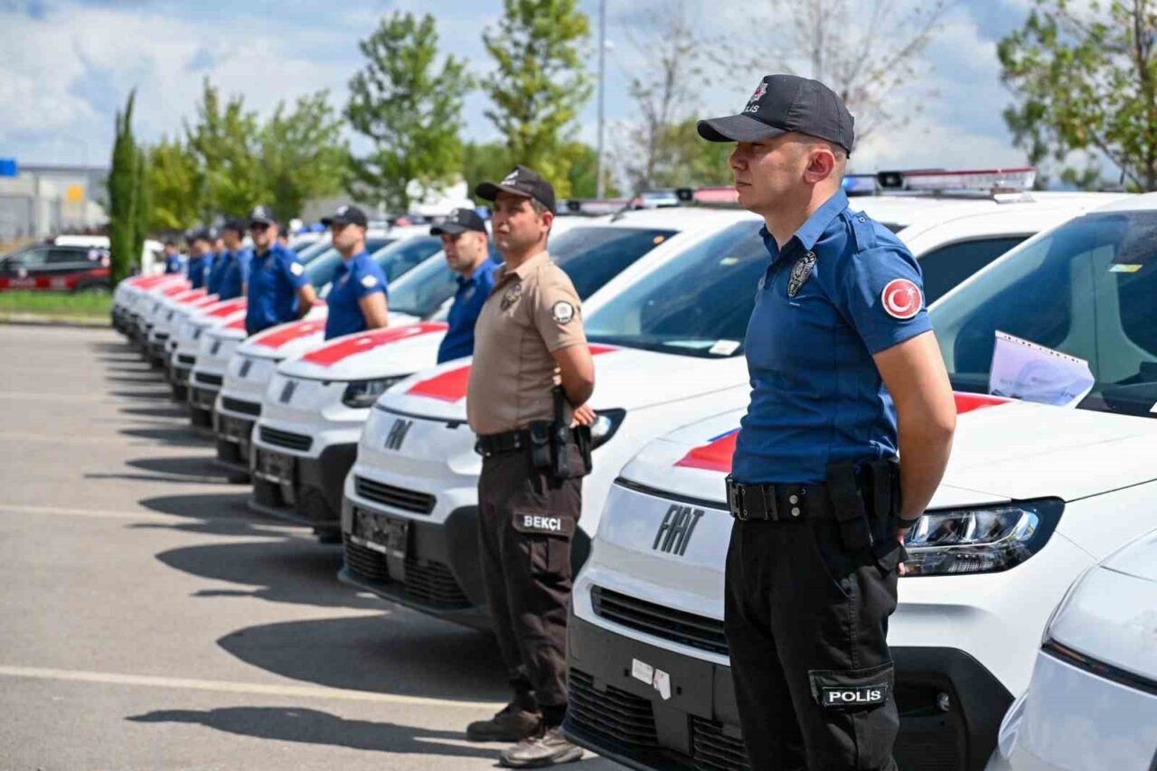 Kocaeli İl Emniyet Müdürlüğü filosuna 74 yeni araç katıldı 16 Bülten Medya -