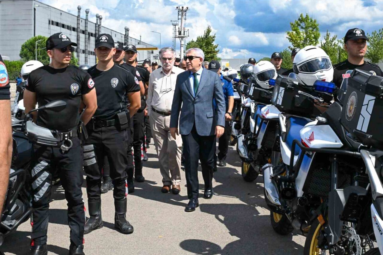 Kocaeli İl Emniyet Müdürlüğü filosuna 74 yeni araç katıldı 18 Bülten Medya -