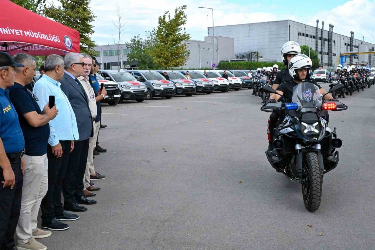 Kocaeli İl Emniyet Müdürlüğü filosuna 74 yeni araç katıldı 17 Bülten Medya -