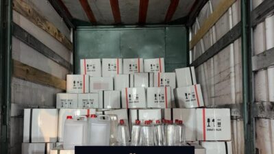 Kocaeli’nin Körfez ilçesinde düzenlenen kaçakçılık operasyonunda 2 bin 400 litre