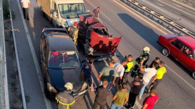 Kocaeli’nin Körfez ilçesinde 3 aracın karıştığı zincirleme trafik kazasında şans