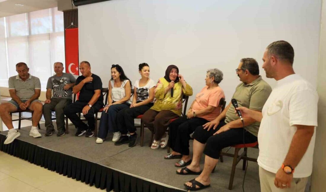 Darıca’daki gençlik kampında bir araya gelen muhtarlar, drama yöntemiyle gerçekleştirilen