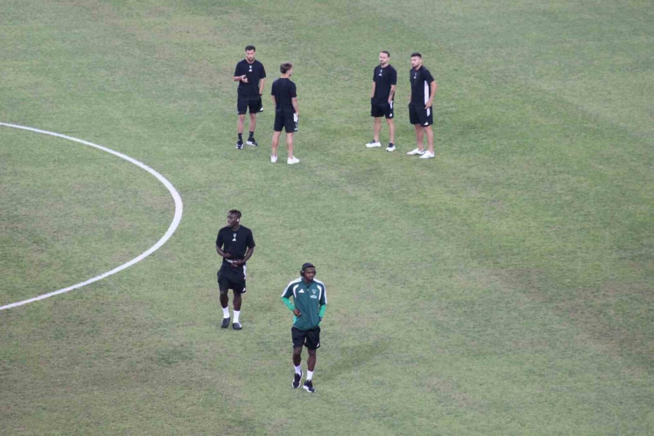 Kocaelispor- Amed SF maçı öncesi takımlar stada geldi 40 Bülten Medya -