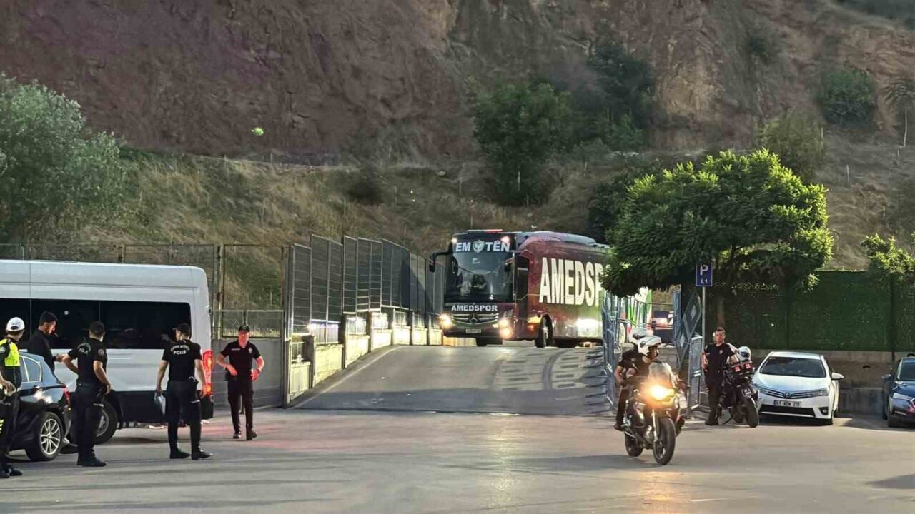 Kocaelispor- Amed SF maçı öncesi takımlar stada geldi 35 Bülten Medya -