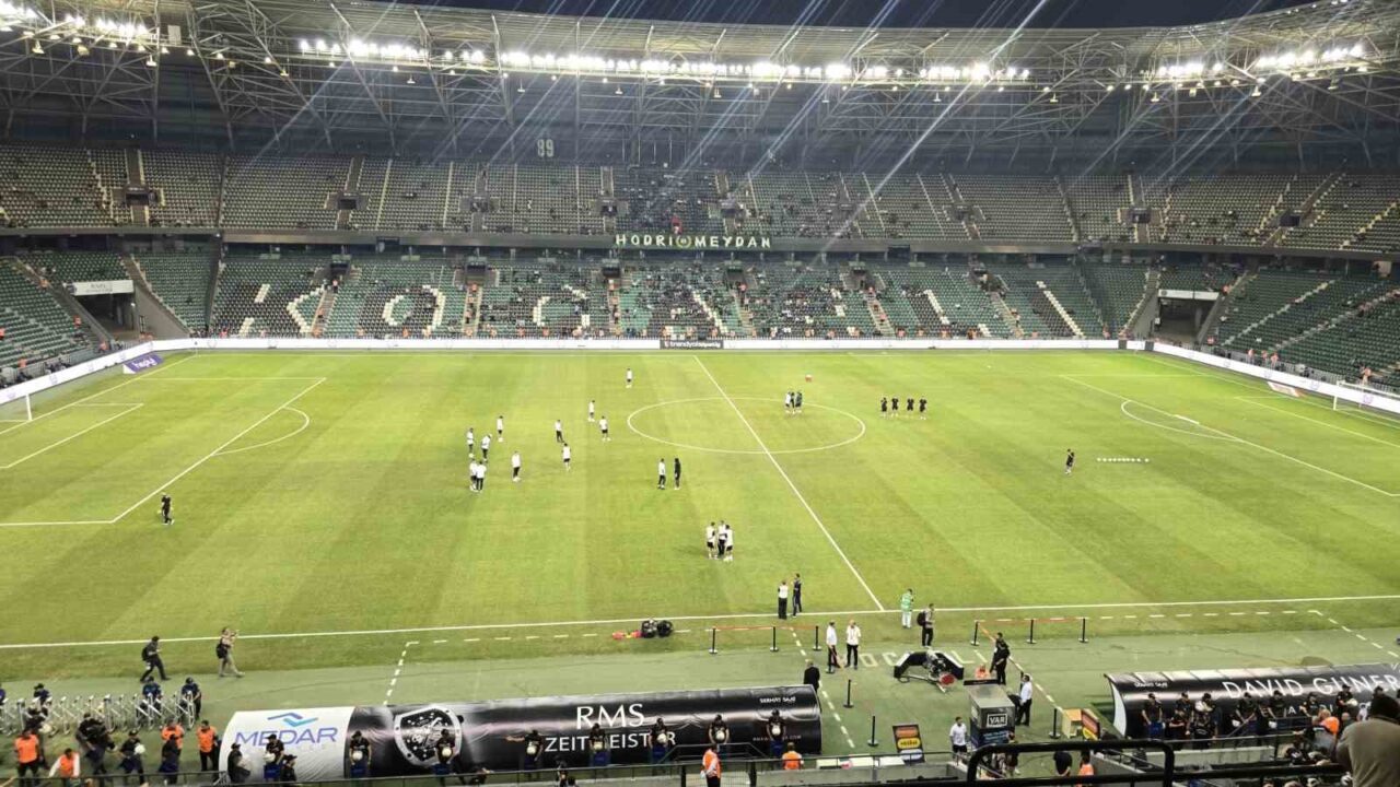 Kocaelispor- Amed SF maçı öncesi takımlar stada geldi 32 Bülten Medya -