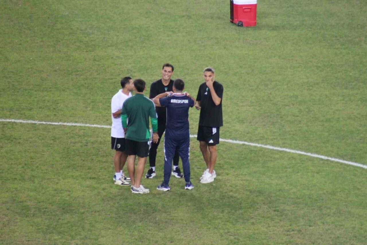 Kocaelispor- Amed SF maçı öncesi takımlar stada geldi 39 Bülten Medya -