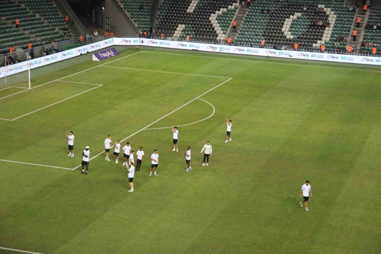 Kocaelispor- Amed SF maçı öncesi takımlar stada geldi 37 Bülten Medya -