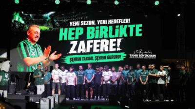 Kocaelispor, 2026-2027 sezonu öncesinde binlerce taraftarıyla buluştu. Futbolcuların tanıtıldığı gecede