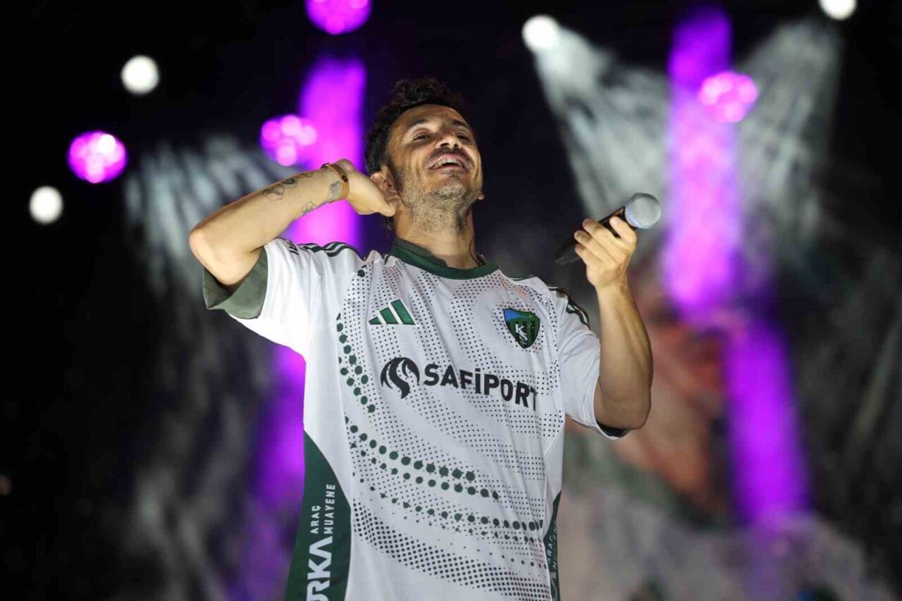 Kocaelispor yeni sezon öncesi gövde gösterisi yaptı: Metehan tanıtıldı, taraftar Buray’la coştu 31 Bülten Medya -