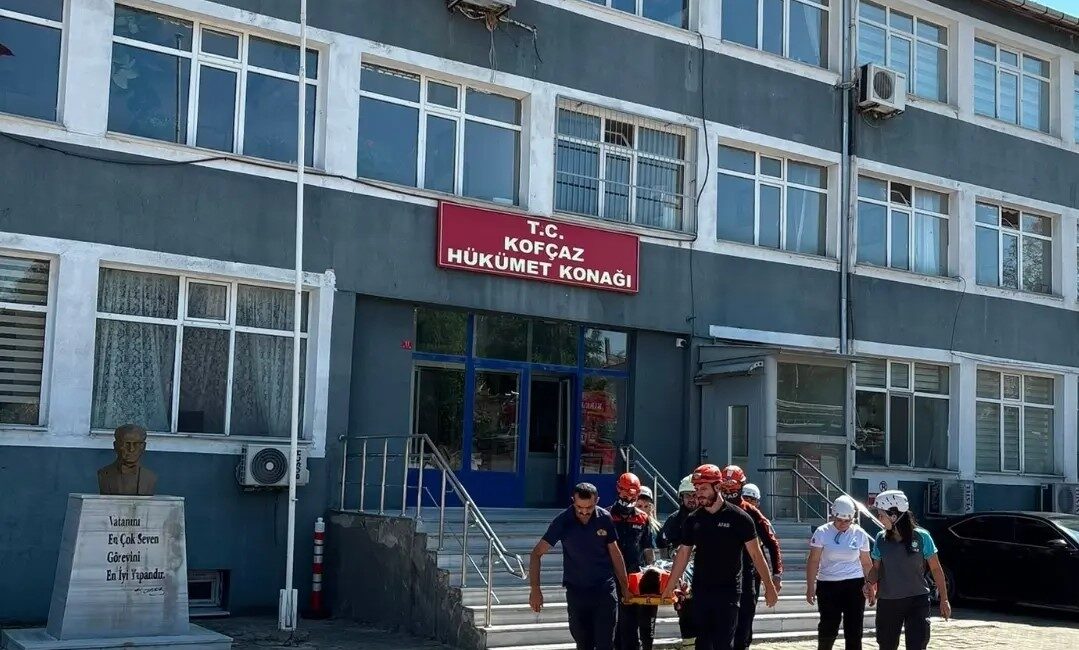 Kofçaz Kaymakamlığında deprem ve yangın tatbikatı Kırklareli’nin Kofçaz ilçesinde, afet ve acil durumlara karşı hazırlık seviyesini