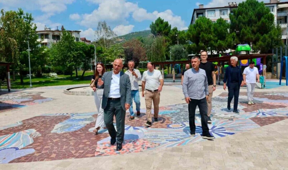 Körfez’de Mehmet Akif Ersoy Caddesi yenileniyor Körfez Belediye Başkanı Şener Söğüt, Atalar Mahallesi’nde yürütülen üstyapı çalışmalarını