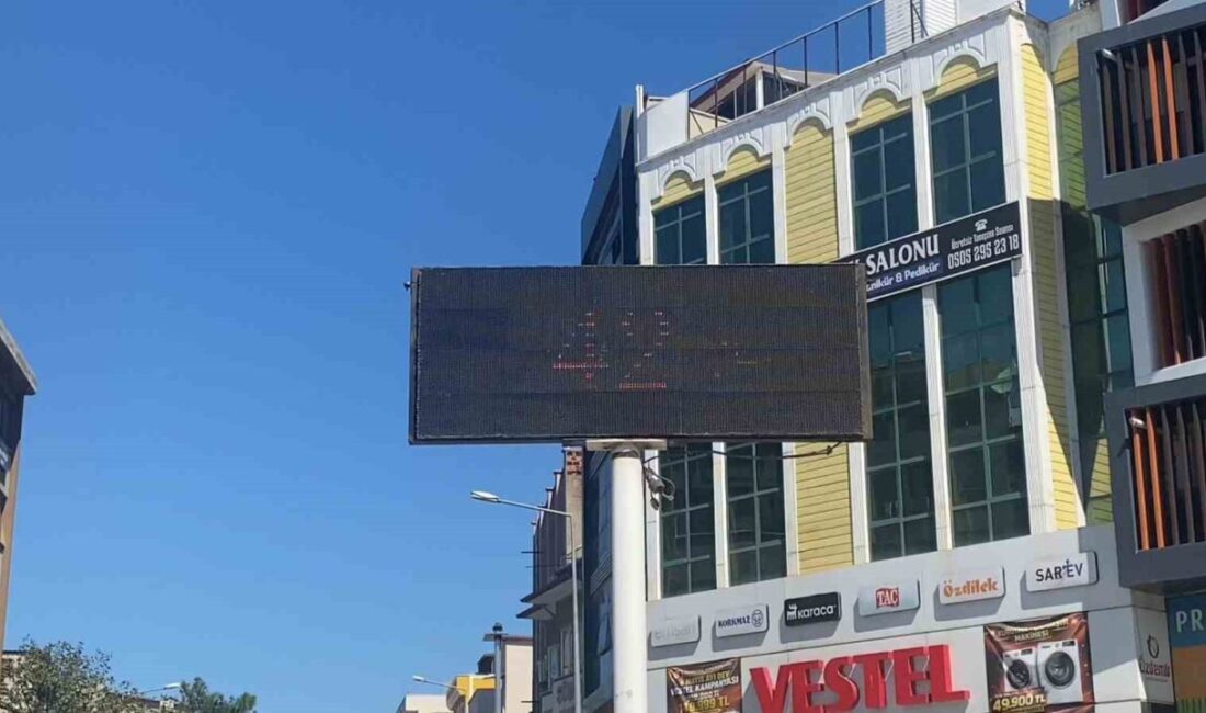 Körfez’de sıcaklık 40 dereceyi aştı Balıkesir’in Edremit Körfezi’nde bulunan yazlık ilçelerde etkili olan sıcak hava