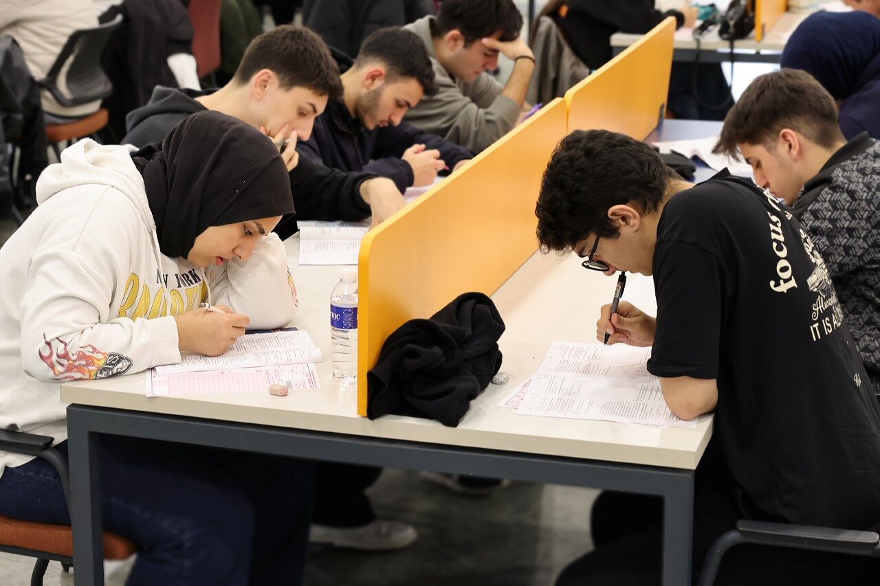 Küçükçekmece Belediyesi’nden gençlere ücretsiz YKS hazırlık kursu 13 Bülten Medya -