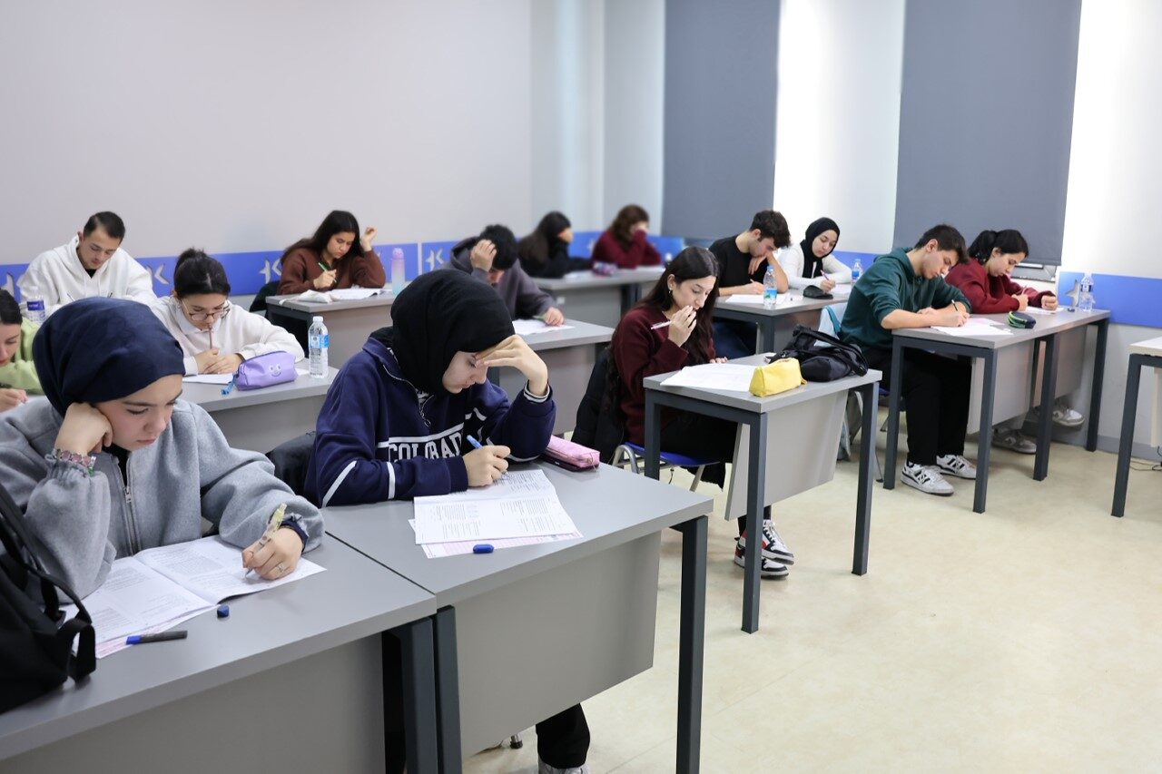 Küçükçekmece Belediyesi’nden gençlere ücretsiz YKS hazırlık kursu 15 Bülten Medya -