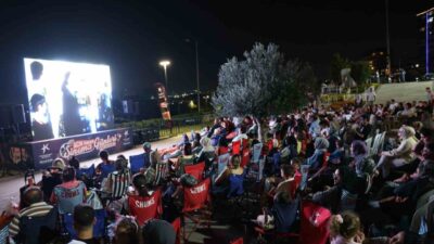 Küçükçekmece Belediyesi’nin yaz akşamlarını sinema keyfiyle buluşturduğu “Açık Hava Sinema