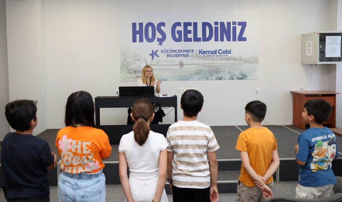 Küçükçekmece’de müzik akademisi yeni yeteneklerin izinde Küçükçekmece Belediyesi Müzik Akademisi, “Gezen Akademi Büyüyen Yetenekler” projesiyle müzik
