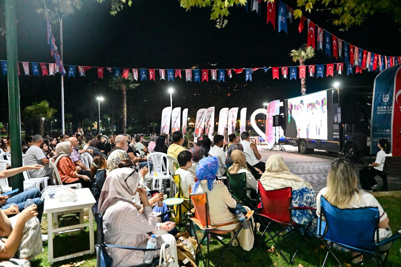 Bursa Büyükşehir Belediyesi’nin düzenlediği Kültürpark Yeşilçam Sinema Akşamları, Türk sinemasının