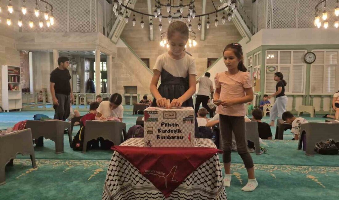 Kumbaradaki birikimlerini Filistin’e bağışladılar Tekirdağ’ın Süleymanpaşa ilçesinde yaz Kur’an kursuna katılan öğrenciler, kumbaralarında biriktirdikleri