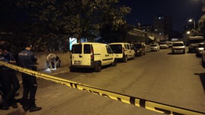İstanbul Ataşehir’de bir gecekonduya motosikletli ve kasklı bir şüpheli tarafından