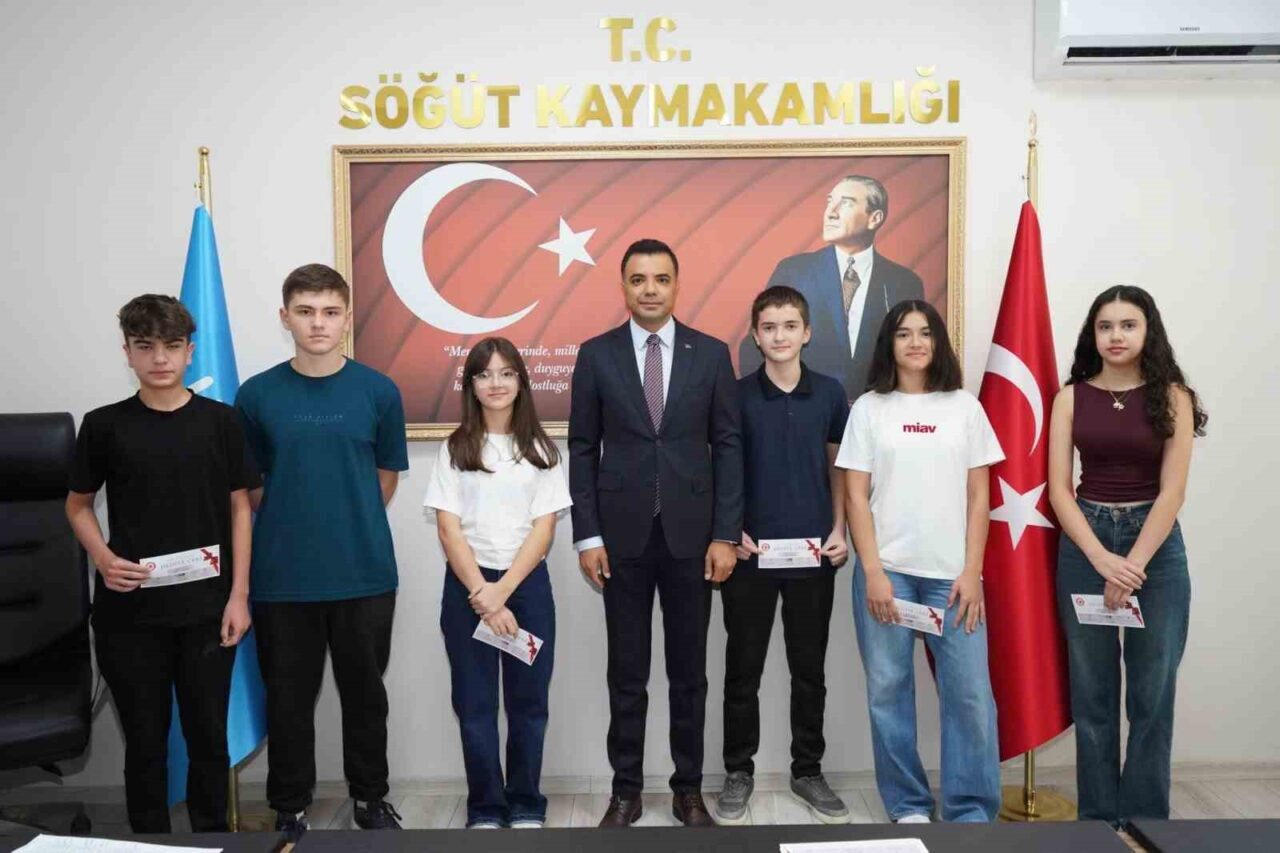 LGS başarısı gösteren öğrenciler ödüllendirildi 4 Bülten Medya -