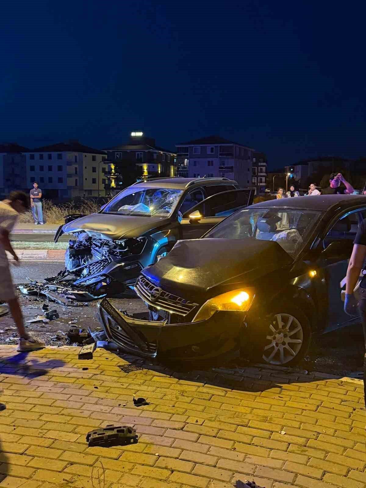 Lüleburgaz’da otomobil ile SUV araç çarpıştı: 8 yaralı 10 Bülten Medya -