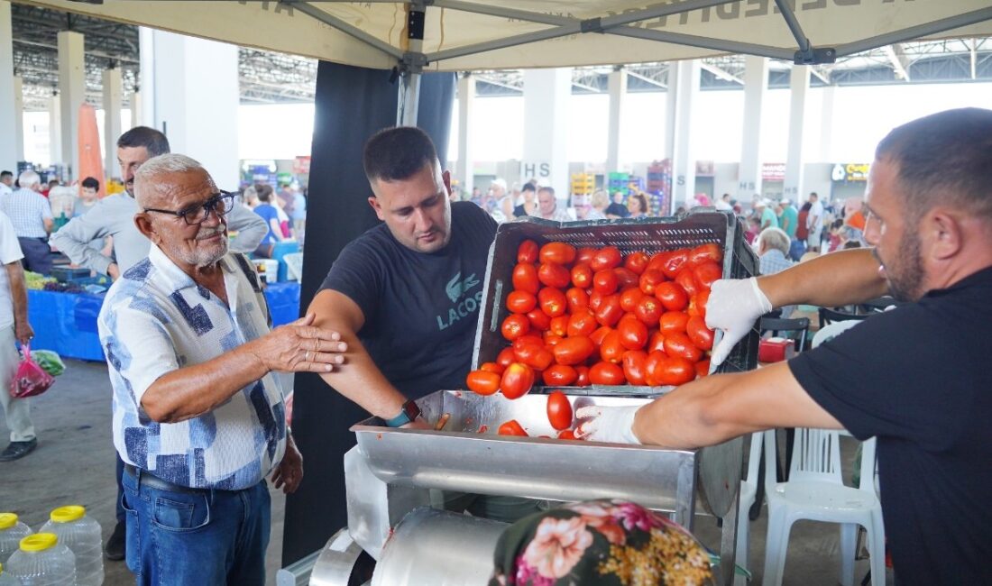 Salça Telaşı Başladı! Ayvalık’ta kış hazırlıkları hız kazanırken, belediye ve kooperatif iş birliğiyle