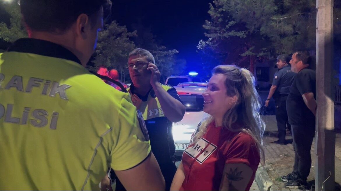 Mahalleyi savaş alanına çevirdi, alkollü kadın sürücü karıştığı kazayı unuttu 17 Bülten Medya -