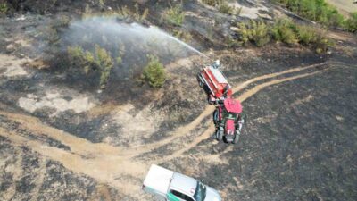 Sakarya’nın Kaynarca ilçesinde makilik alanda çıkan yangın, ekiplerin ve vatandaşların