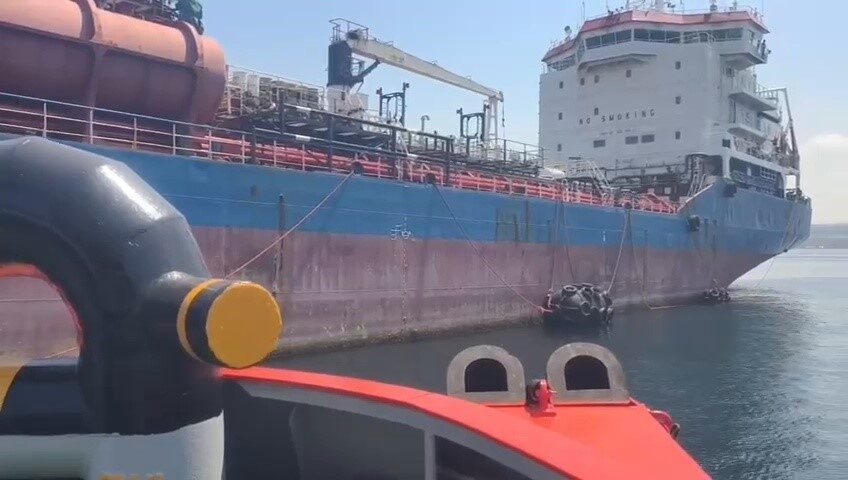 Makine arızası yapan tanker Yalova açıklarında güvenli bölgeye çekildi 8 Bülten Medya -