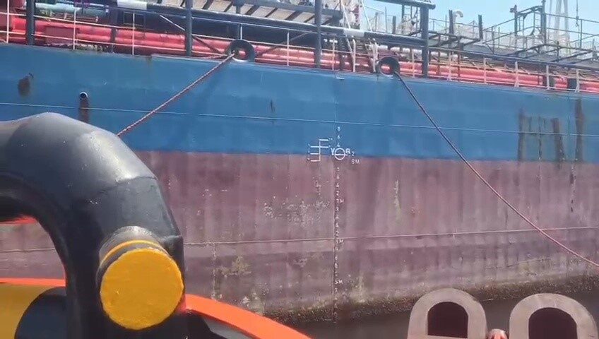 Makine arızası yapan tanker Yalova açıklarında güvenli bölgeye çekildi 7 Bülten Medya -