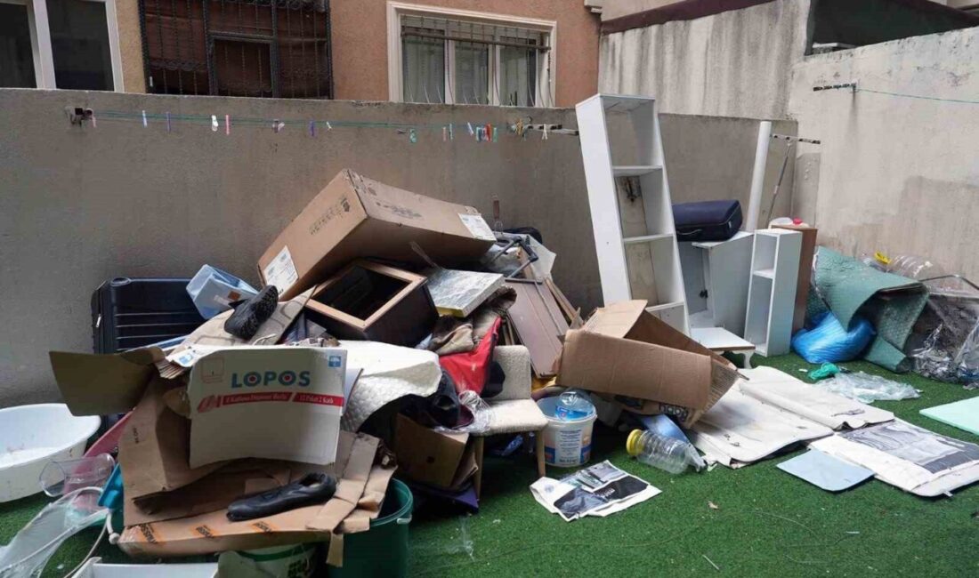 Maltepe’de “çöp ev” temizliği! Maltepe’de yapılan incelemelerde “çöp ev” olduğu belirlenen adreste, ekiplerin koordineli