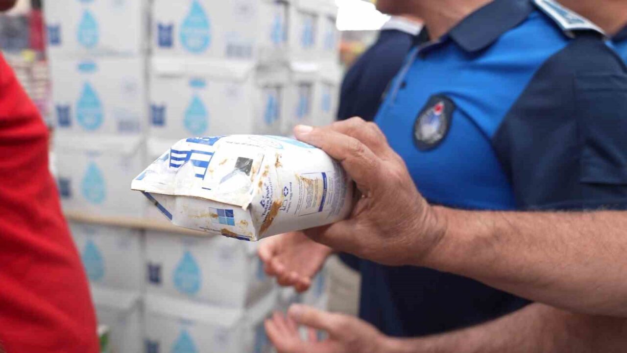 Maltepe’de ruhsatsız ve sağlıksız şartlarda faaliyet gösteren zincir market kapatıldı 11 Bülten Medya -
