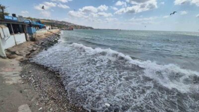 Marmara Denizi’nde etkili olan poyraz, Tekirdağ kıyılarında deniz ulaşımını olumsuz