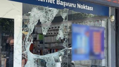 Başakşehir’de bir telefoncu dükkanına gelen yüzleri maskeli 2 kişi, cadde