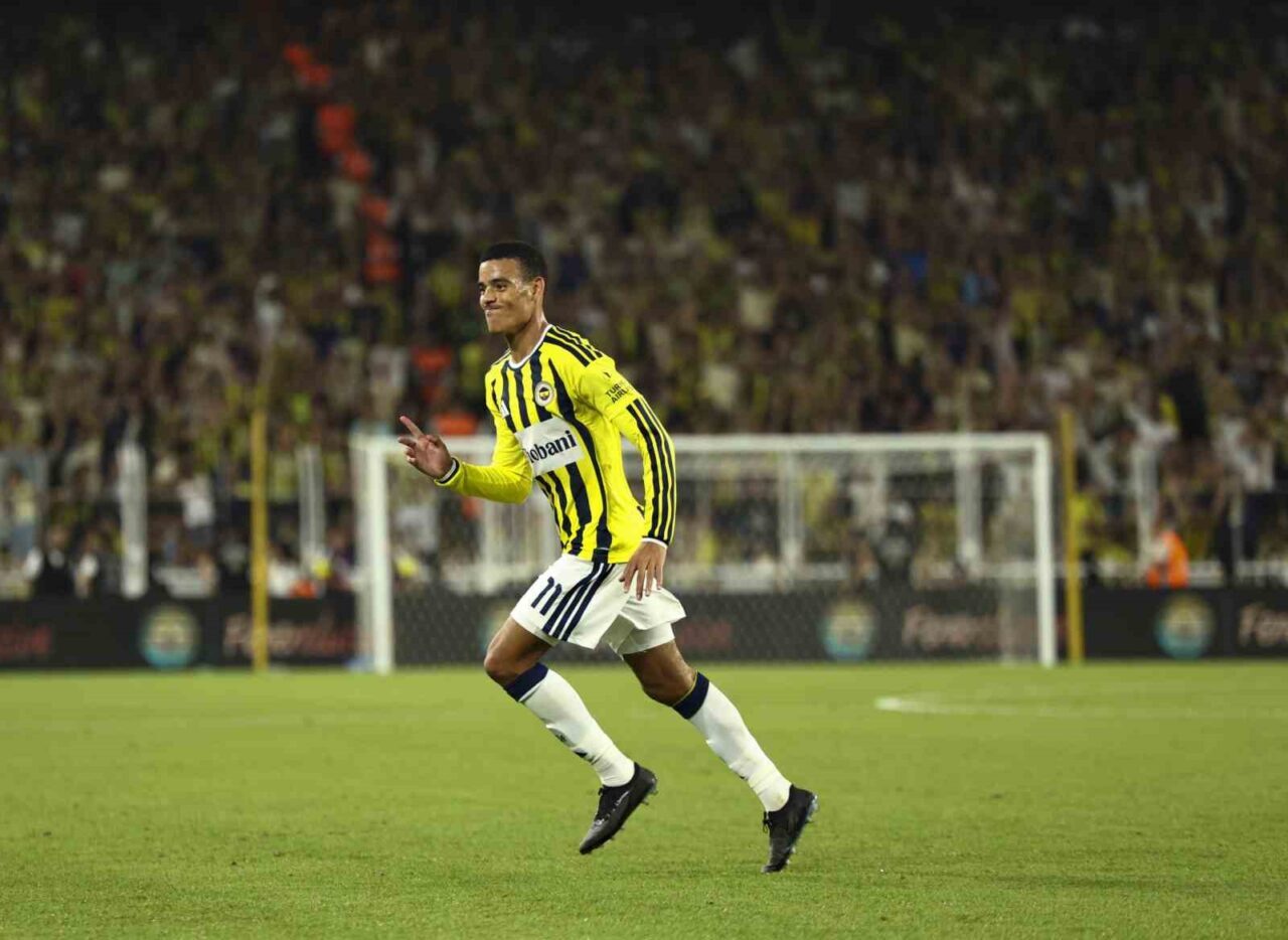 Fenerbahçe’nin İngiliz futbolcusu Mason Greenwood, 11’de başladığı ilk maçında golle