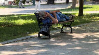 İstanbul’da etkili olan kavurucu sıcaklar ve yüksek nem vatandaşları bunalttı.