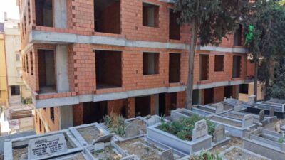 Avcılar Ambarlı Mezarlığı’nın hemen yanında kentsel dönüşüm kapsamında inşa edilen