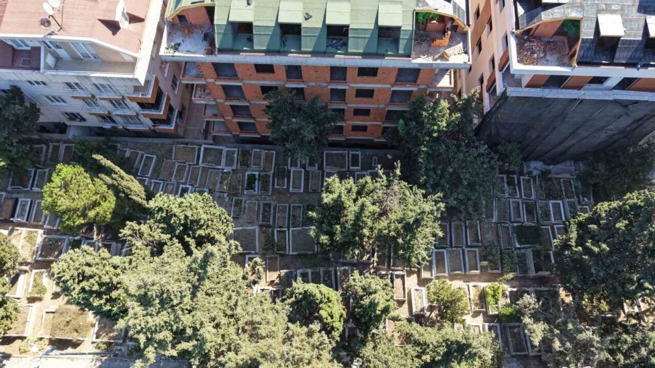 Mezarlık manzaralı sıfır daireler ilginç görüntüler oluşturdu 16 Bülten Medya -