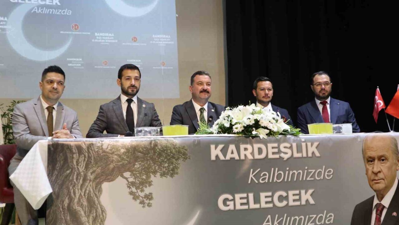 MHP Bandırma’da 8 yıllık başkanlık görevini Harun Algül devraldı 8 Bülten Medya -