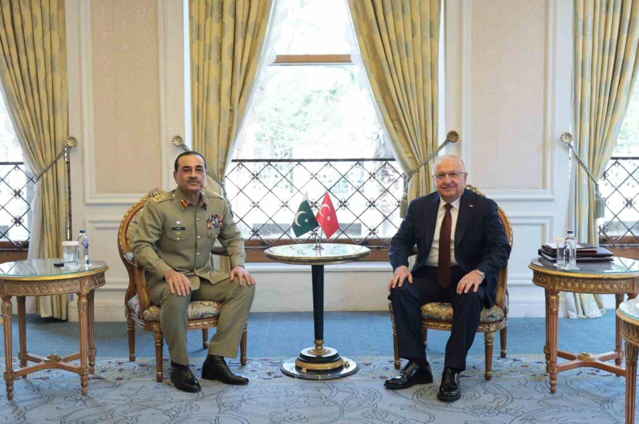 Millî Savunma Bakanı Yaşar Güler, Pakistan Kara Kuvvetleri ve Savunma Kuvvetleri Komutanı Mareşal Syed Asim Munir ile görüştü 7 Bülten Medya -